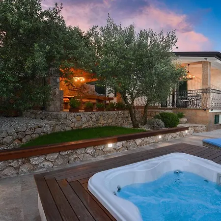 Lipa Villa *