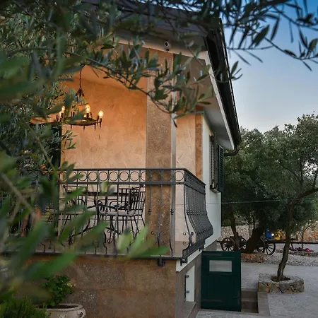 Lipa Villa